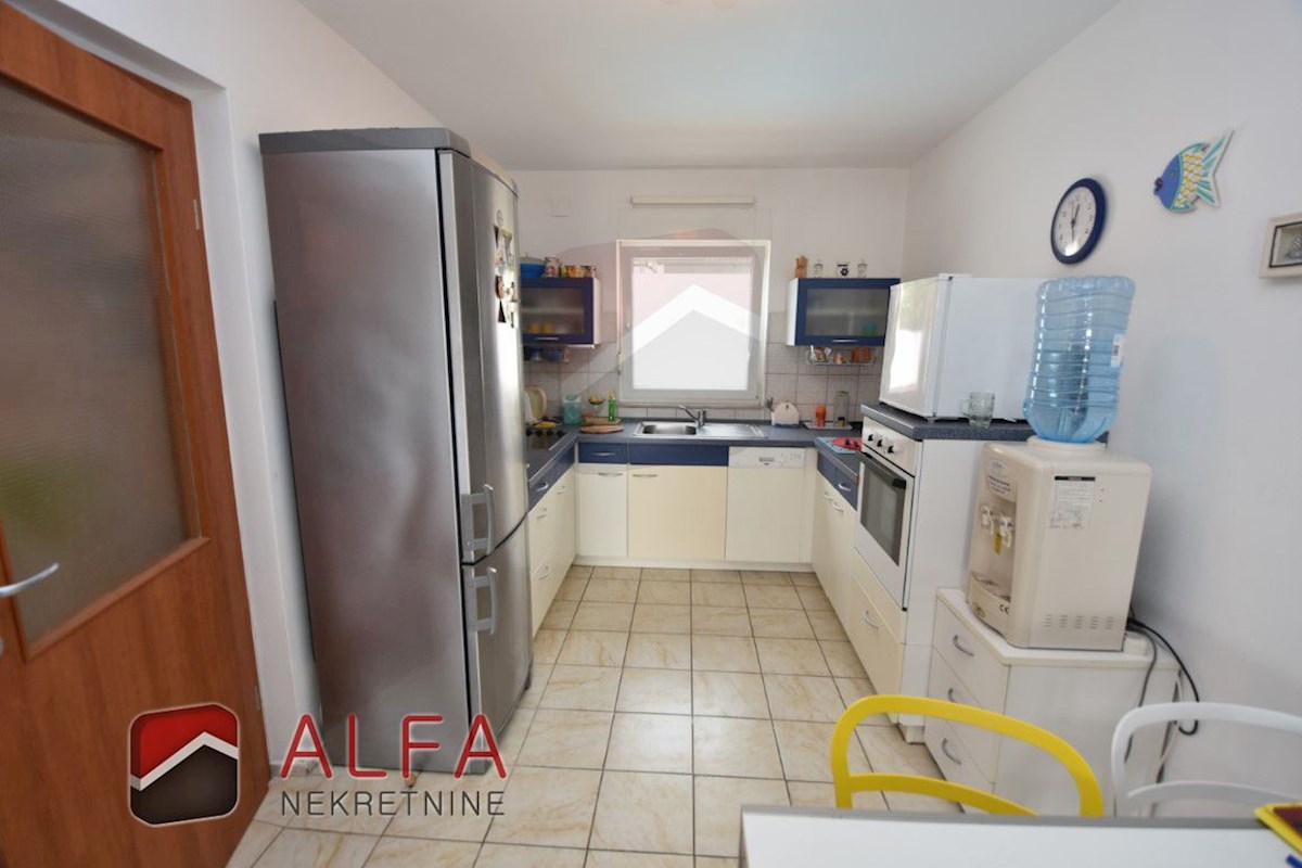 Croazia, Jadrija – casa bifamiliare in vendita, giardino e piccola piscina