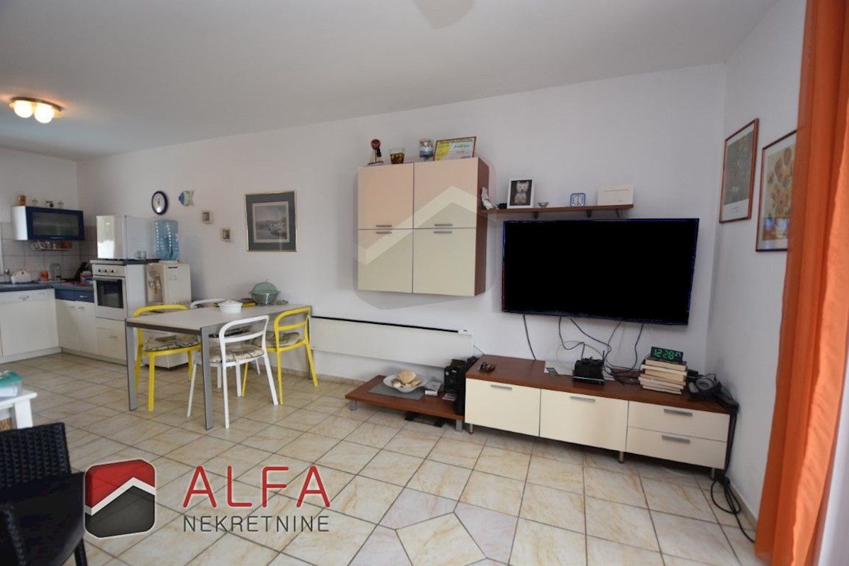 Croazia, Jadrija – casa bifamiliare in vendita, giardino e piccola piscina