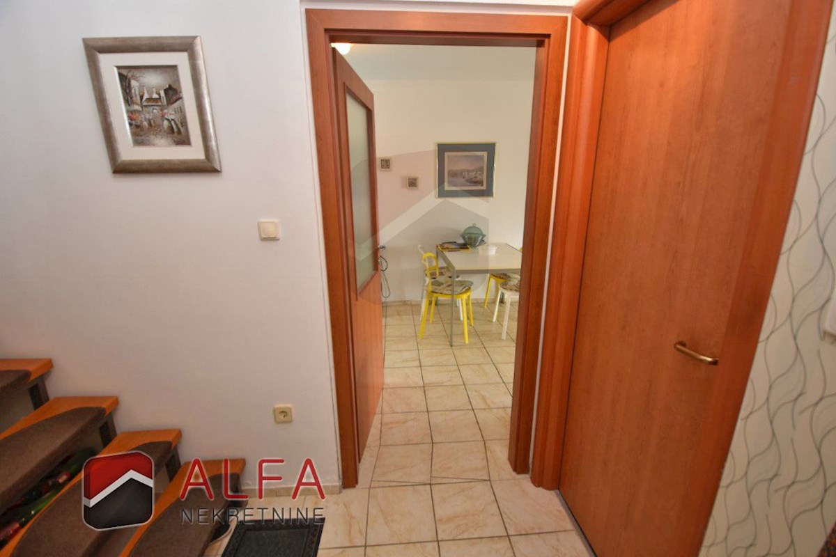 Croazia, Jadrija – casa bifamiliare in vendita, giardino e piccola piscina