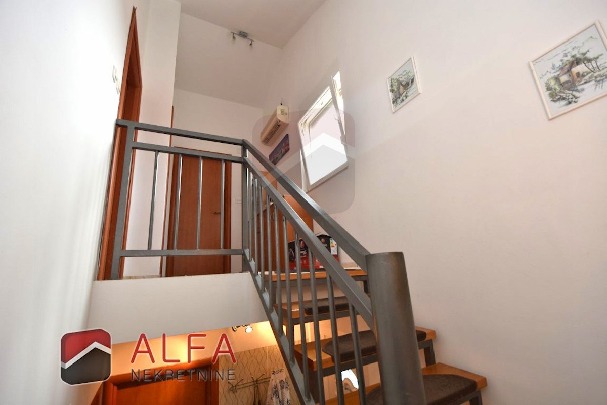 Croazia, Jadrija – casa bifamiliare in vendita, giardino e piccola piscina