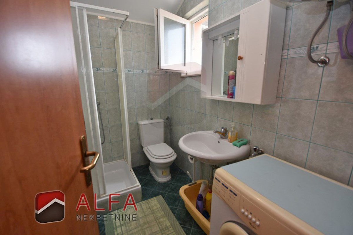 Croazia, Jadrija – casa bifamiliare in vendita, giardino e piccola piscina