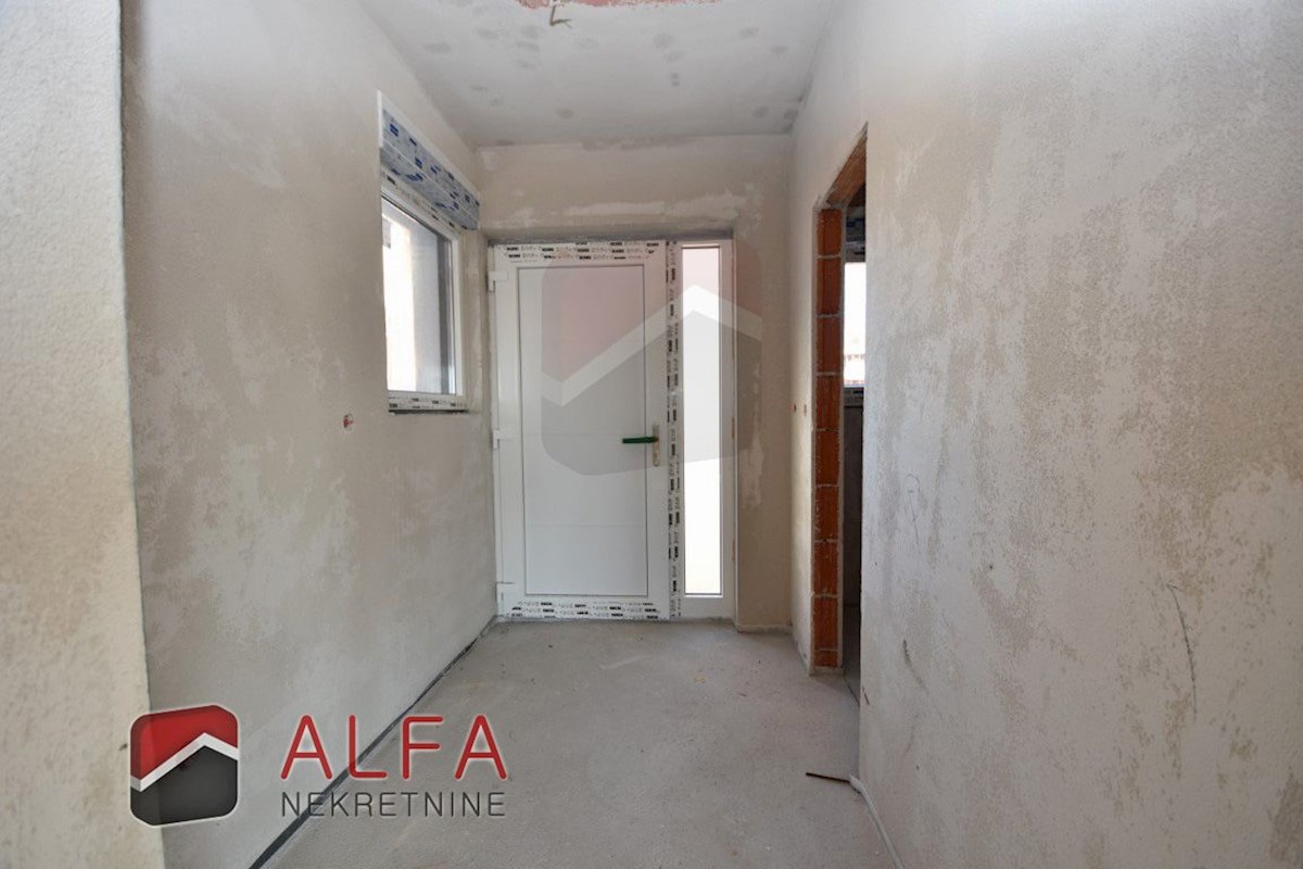 Croazia, Vodice – nuova casa bifamiliare in vendita con piscina e garage