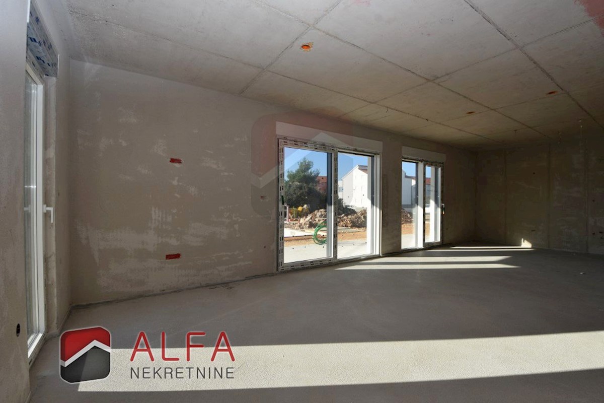 Croazia, Vodice – nuova casa bifamiliare in vendita con piscina e garage