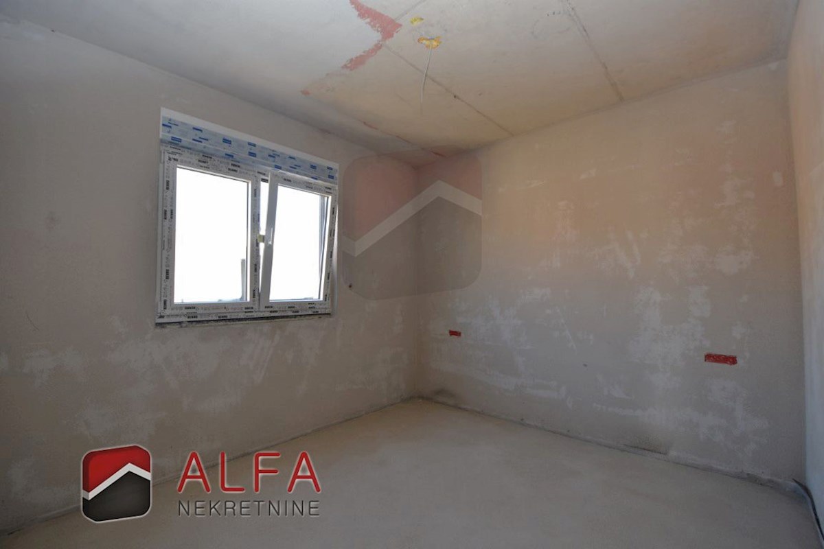 Croazia, Vodice – nuova casa bifamiliare in vendita con piscina e garage