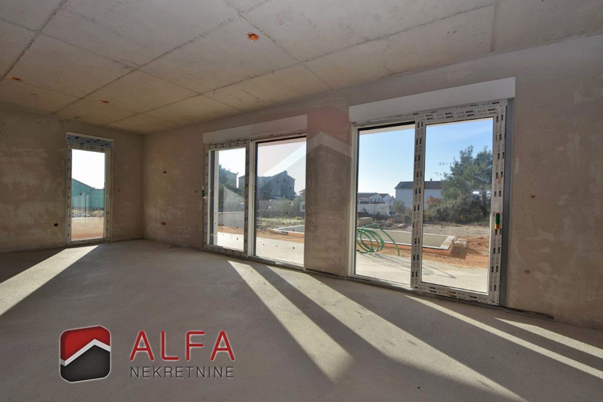 Croazia, Vodice – nuova casa bifamiliare in vendita con piscina e garage