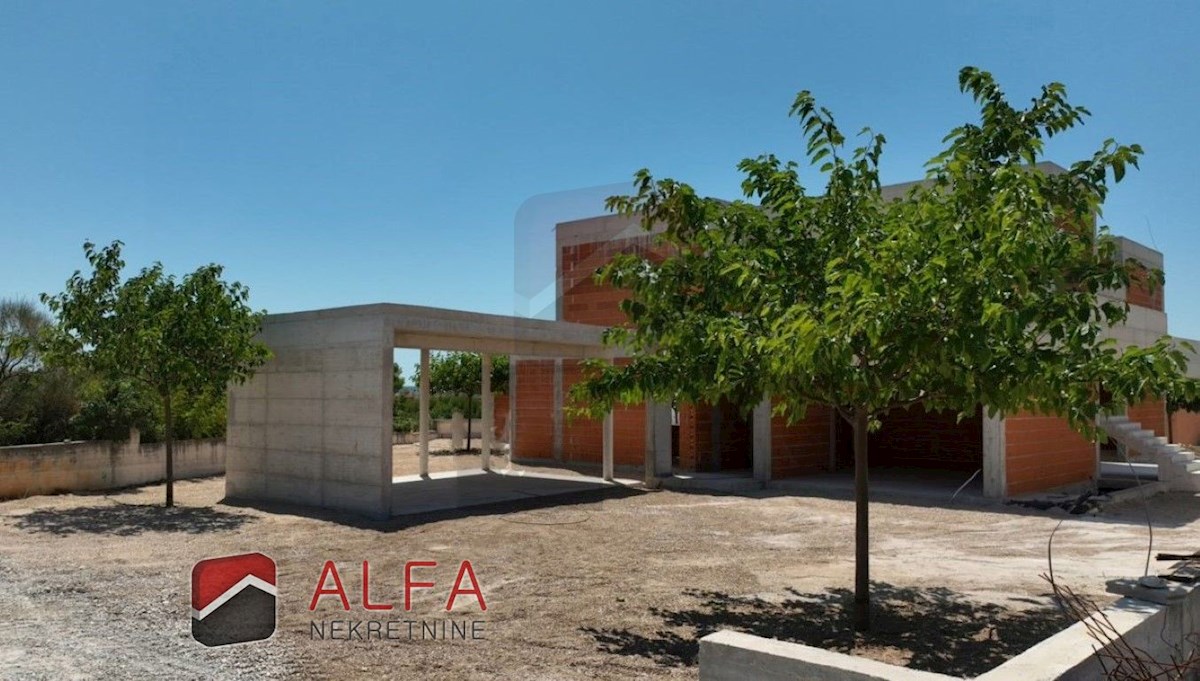 Croazia, Vodice – Imponente villa con piscina, garage e vista sul mare aperto