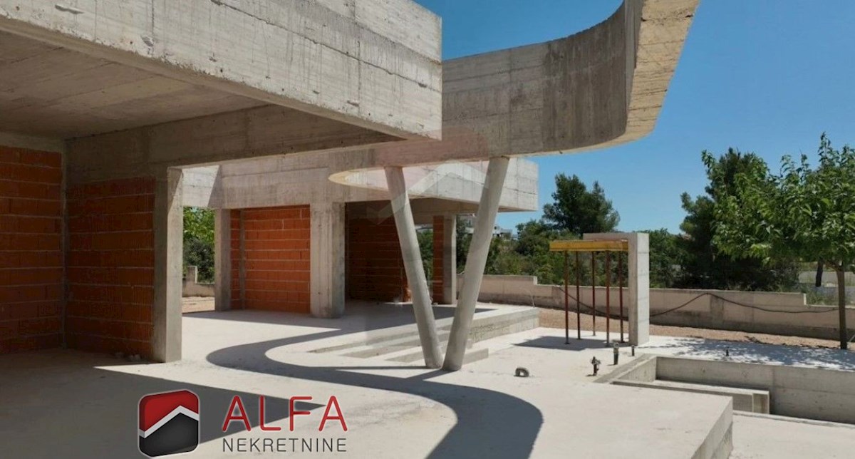 Croazia, Vodice – Imponente villa con piscina, garage e vista sul mare aperto