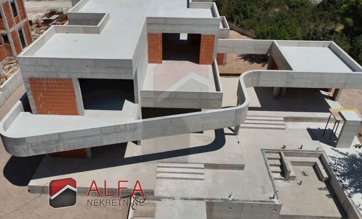 Croazia, Vodice – Imponente villa con piscina, garage e vista sul mare aperto