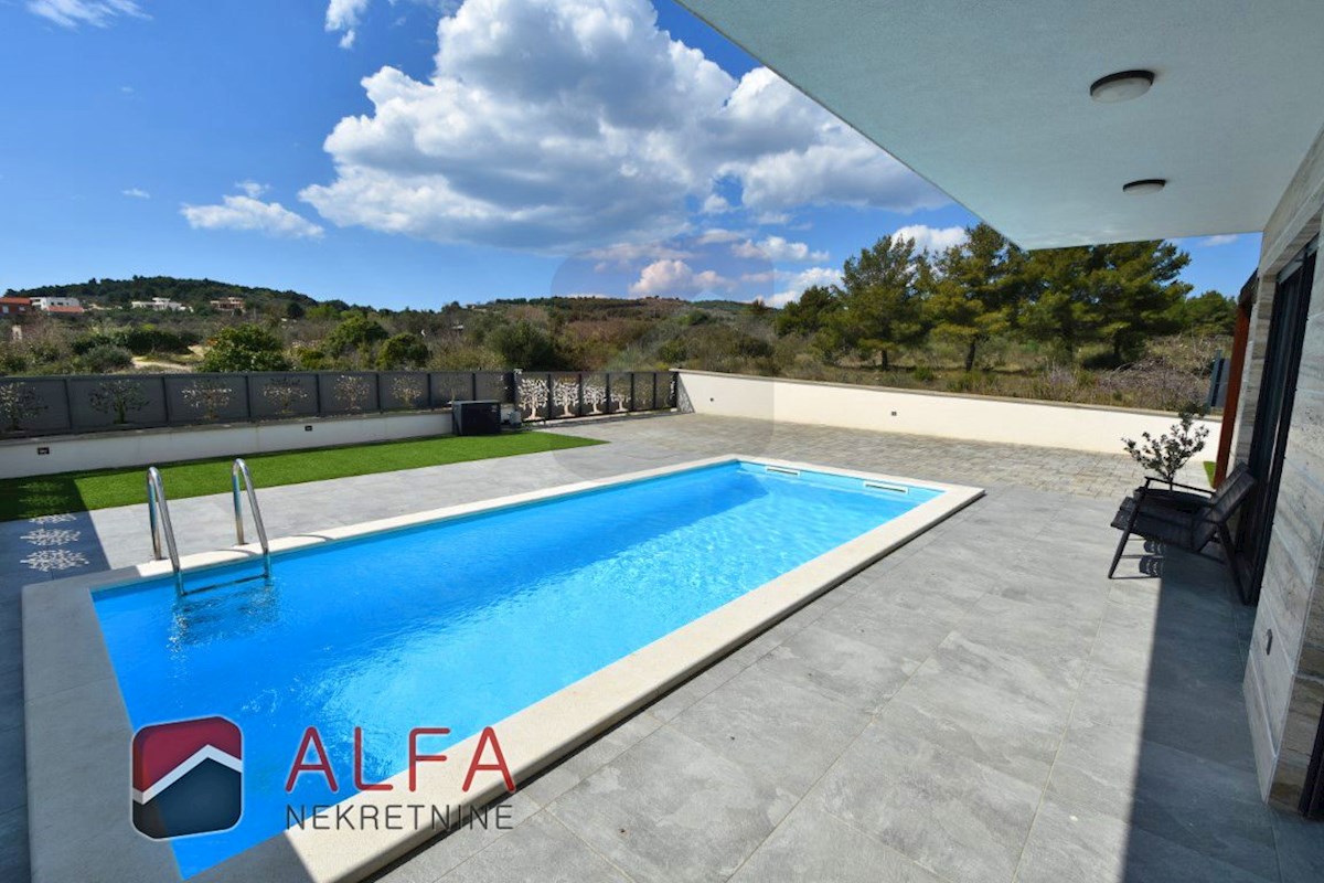 Croazia, Vodice, nuova casa bifamiliare completamente arredata in vendita, con piscina