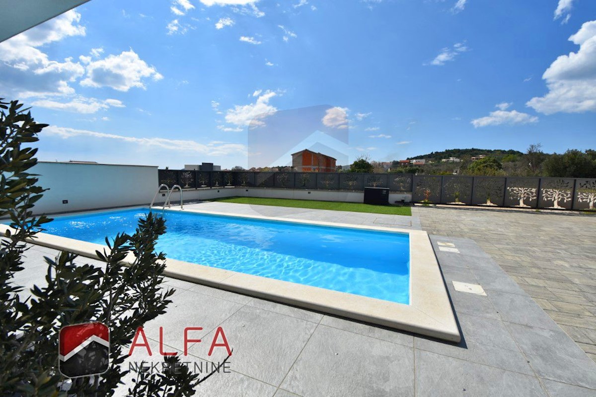 Croazia, Vodice, nuova casa bifamiliare completamente arredata in vendita, con piscina