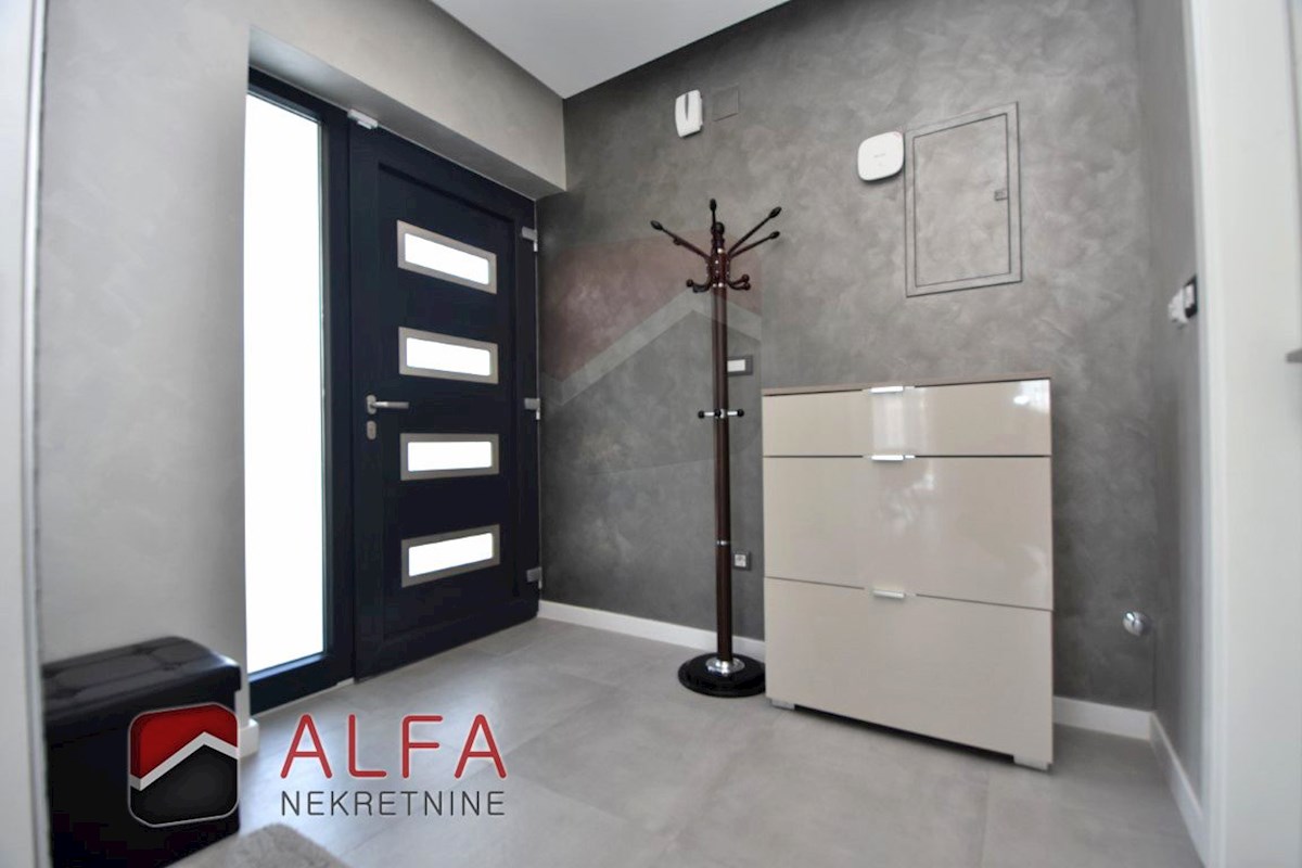 Croazia, Vodice, nuova casa bifamiliare completamente arredata in vendita, con piscina