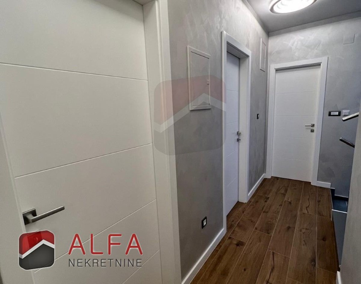 Croazia, Vodice, nuova casa bifamiliare completamente arredata in vendita, con piscina