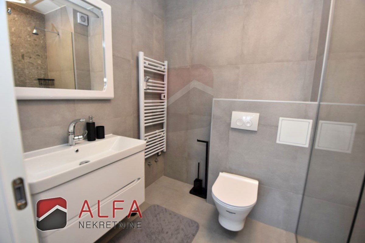 Croazia, Vodice, nuova casa bifamiliare completamente arredata in vendita, con piscina