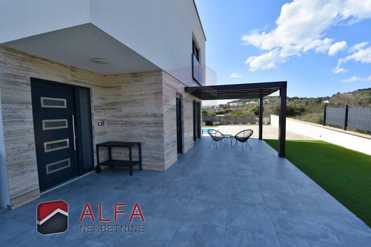 Croazia, Vodice, nuova casa bifamiliare completamente arredata in vendita, con piscina