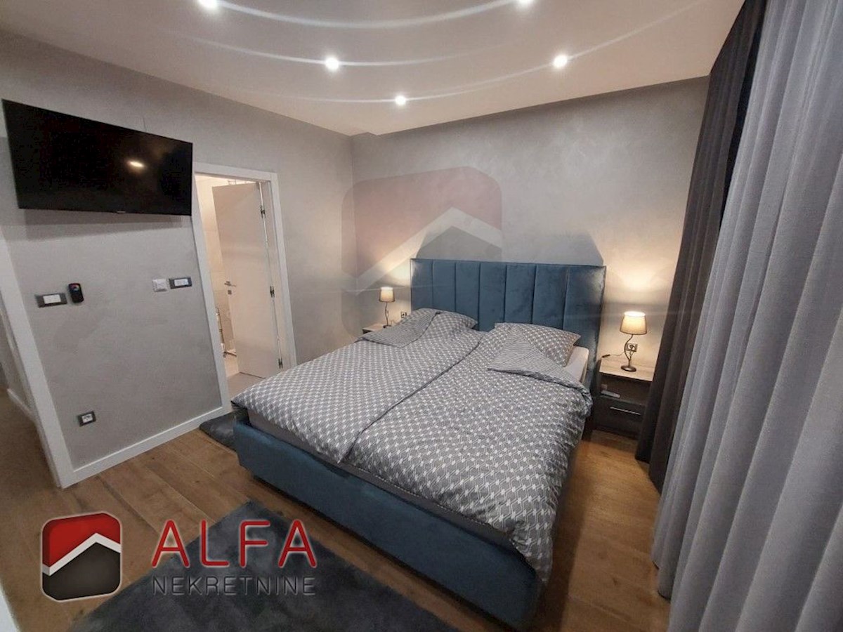 Croazia, Vodice, nuova casa bifamiliare completamente arredata in vendita, con piscina