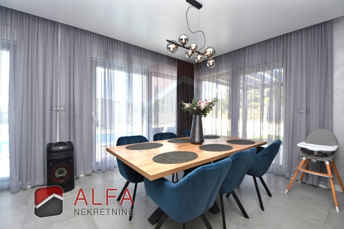 Croazia, Vodice, nuova casa bifamiliare completamente arredata in vendita, con piscina