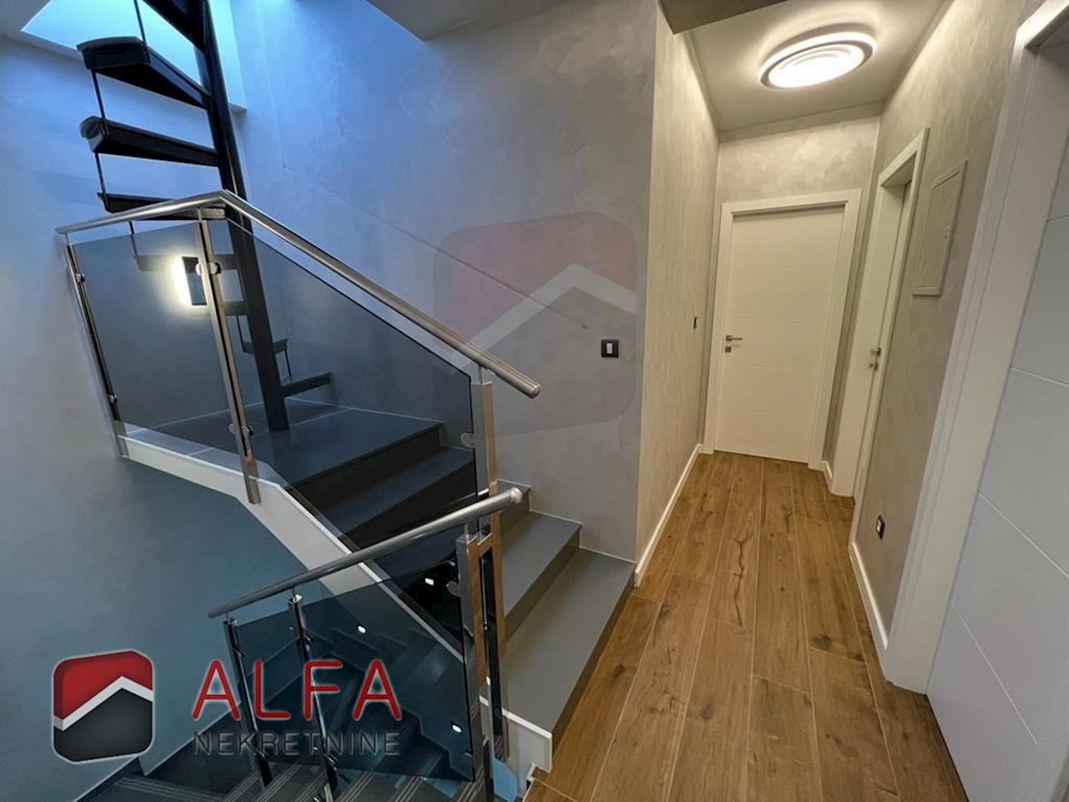 Croazia, Vodice, nuova casa bifamiliare completamente arredata in vendita, con piscina