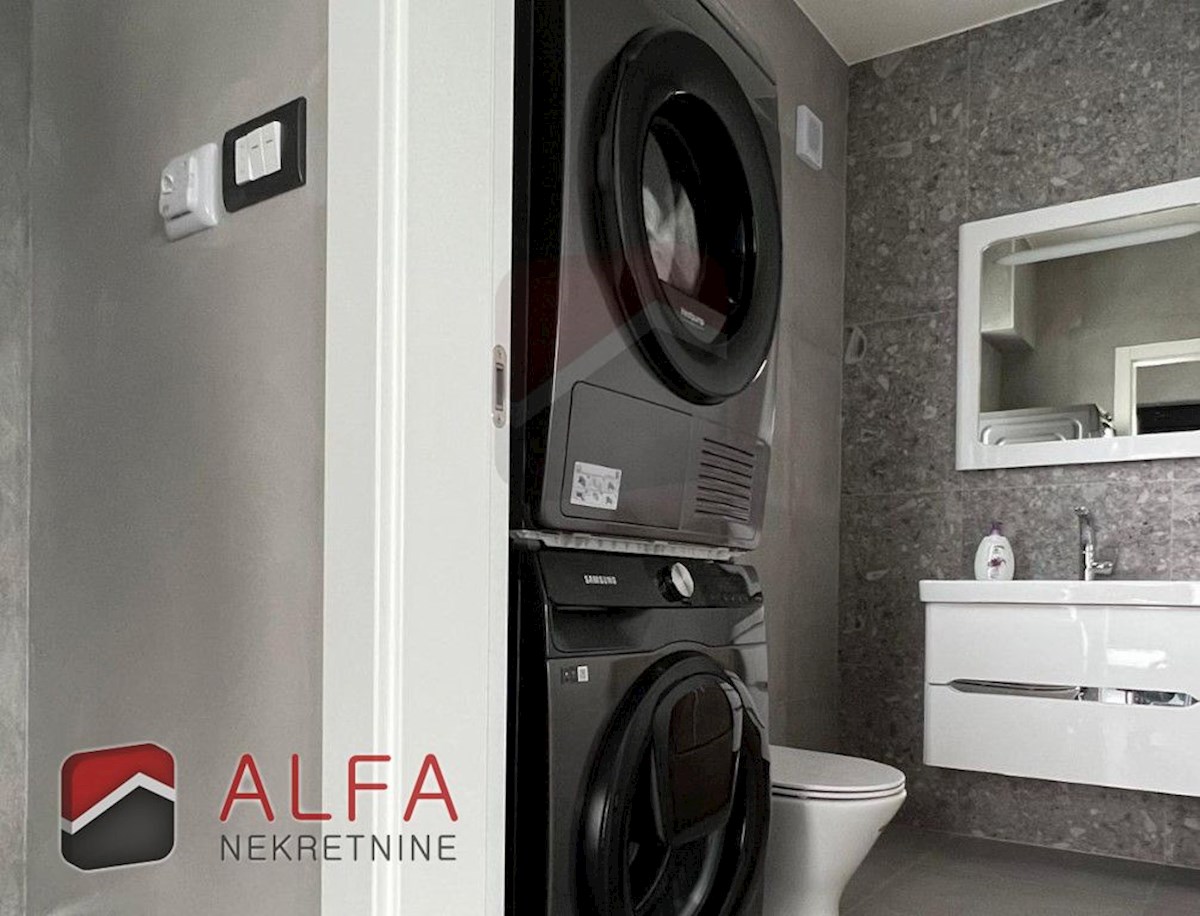 Croazia, Vodice, nuova casa bifamiliare completamente arredata in vendita, con piscina