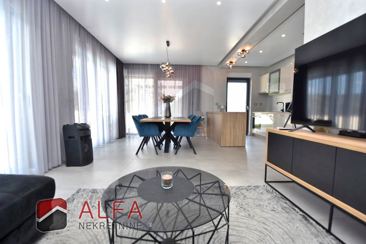 Croazia, Vodice, nuova casa bifamiliare completamente arredata in vendita, con piscina