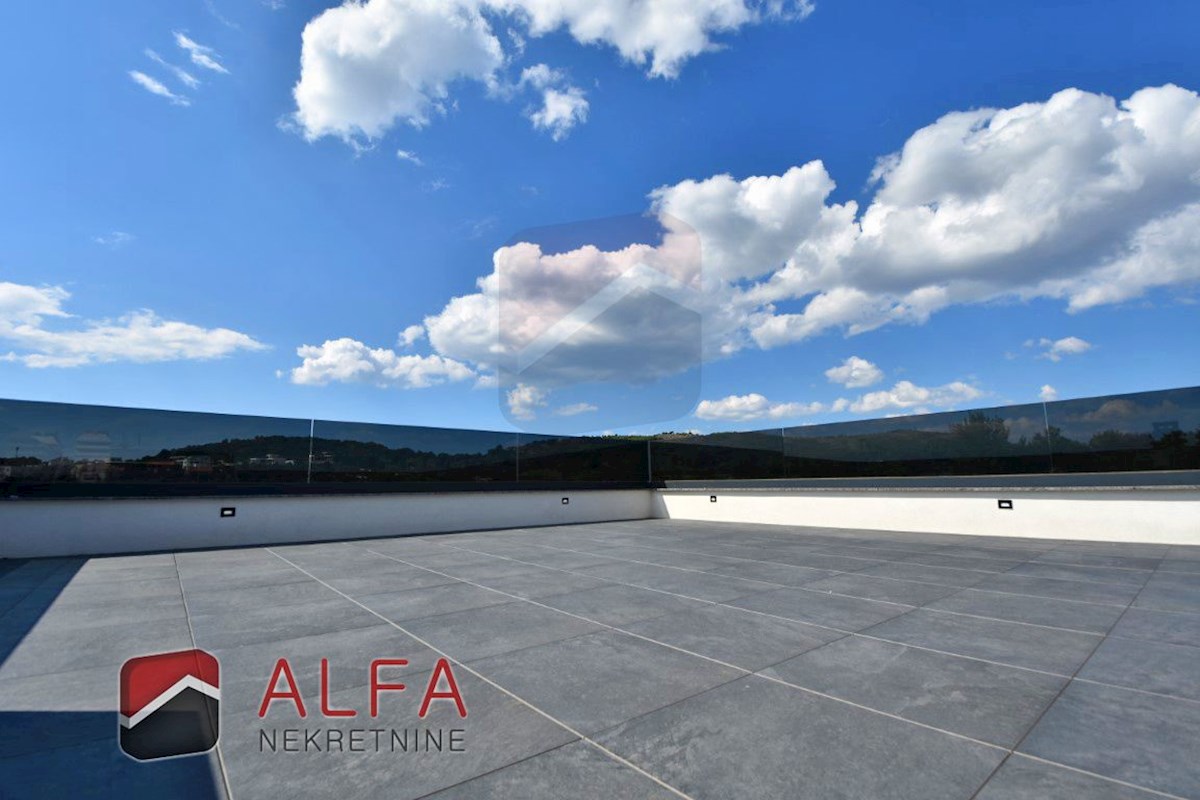 Croazia, Vodice, nuova casa bifamiliare completamente arredata in vendita, con piscina