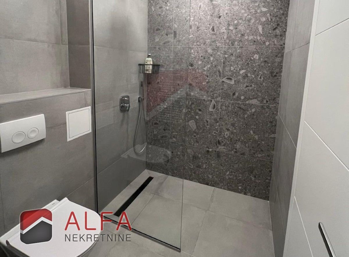 Croazia, Vodice, nuova casa bifamiliare completamente arredata in vendita, con piscina