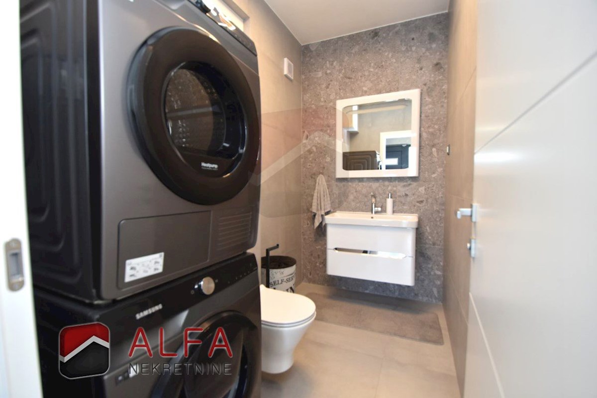 Croazia, Vodice, nuova casa bifamiliare completamente arredata in vendita, con piscina