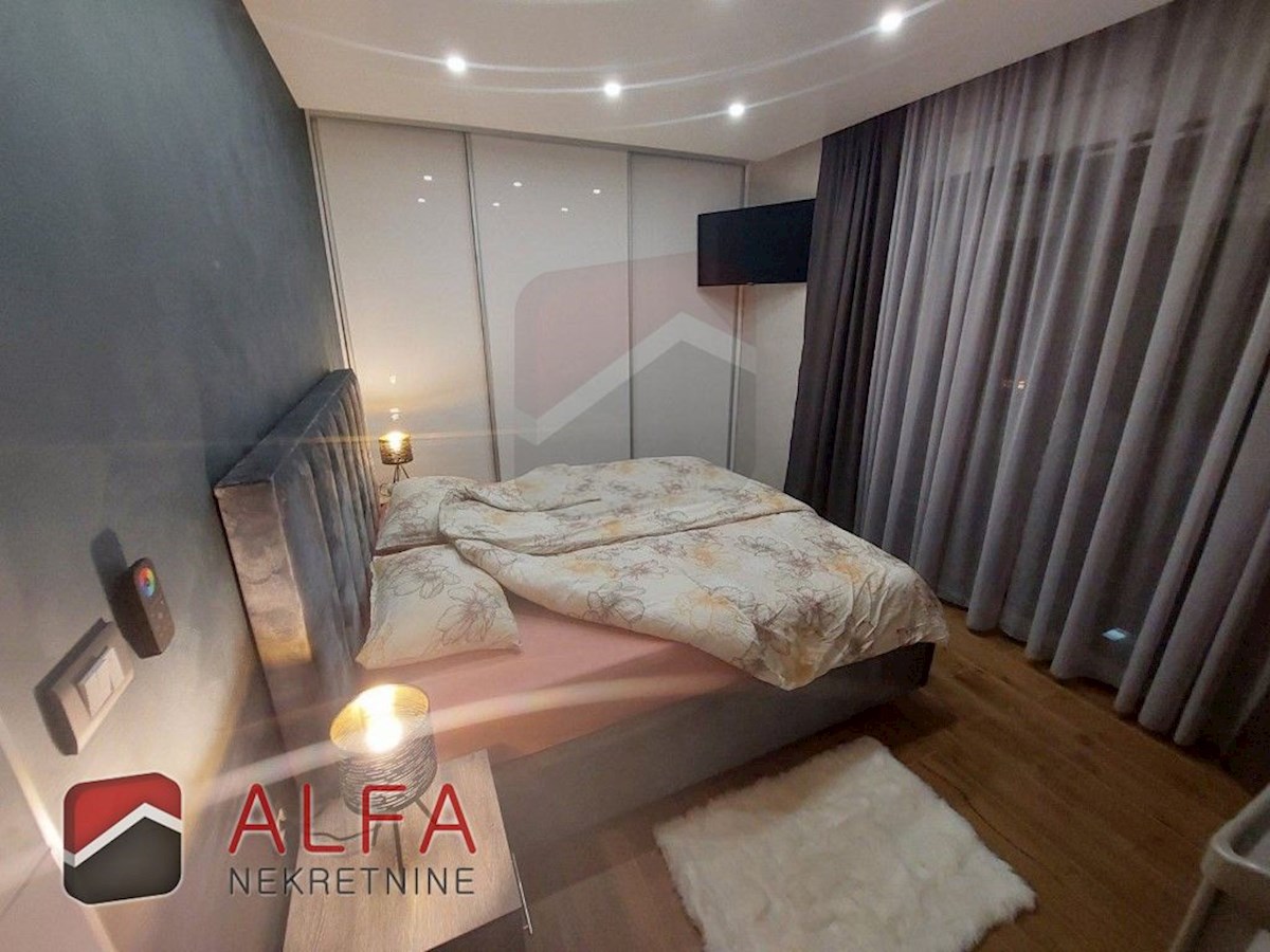 Croazia, Vodice, nuova casa bifamiliare completamente arredata in vendita, con piscina