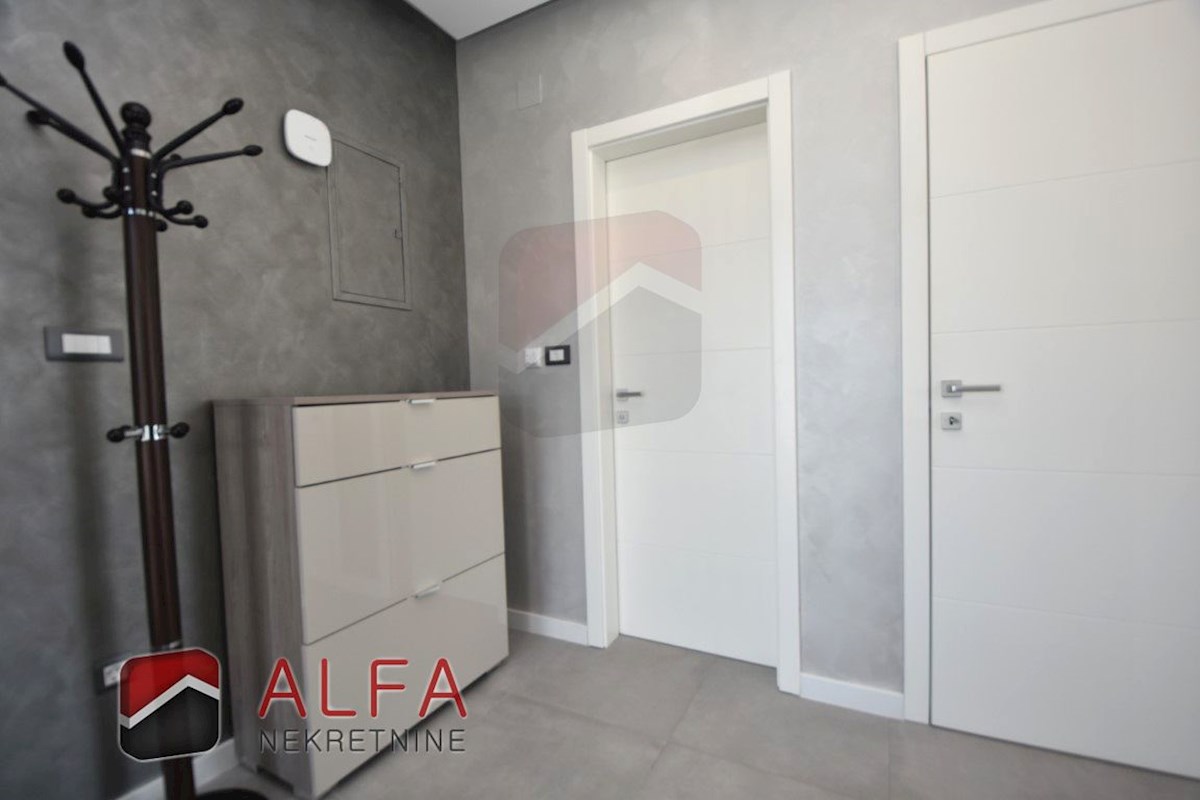 Croazia, Vodice, nuova casa bifamiliare completamente arredata in vendita, con piscina