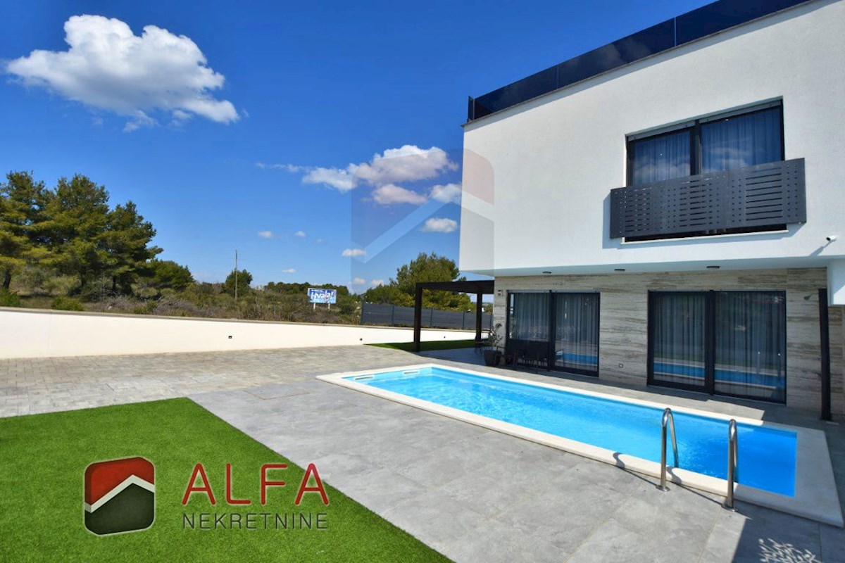 Croazia, Vodice, nuova casa bifamiliare completamente arredata in vendita, con piscina