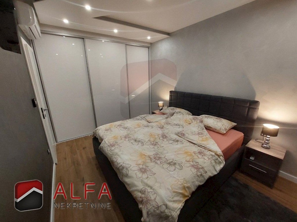 Croazia, Vodice, nuova casa bifamiliare completamente arredata in vendita, con piscina