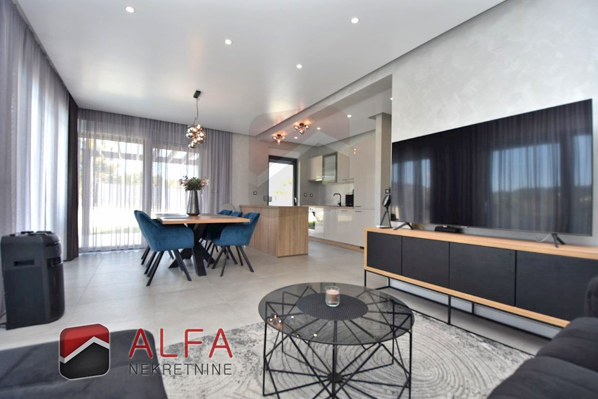 Croazia, Vodice, nuova casa bifamiliare completamente arredata in vendita, con piscina