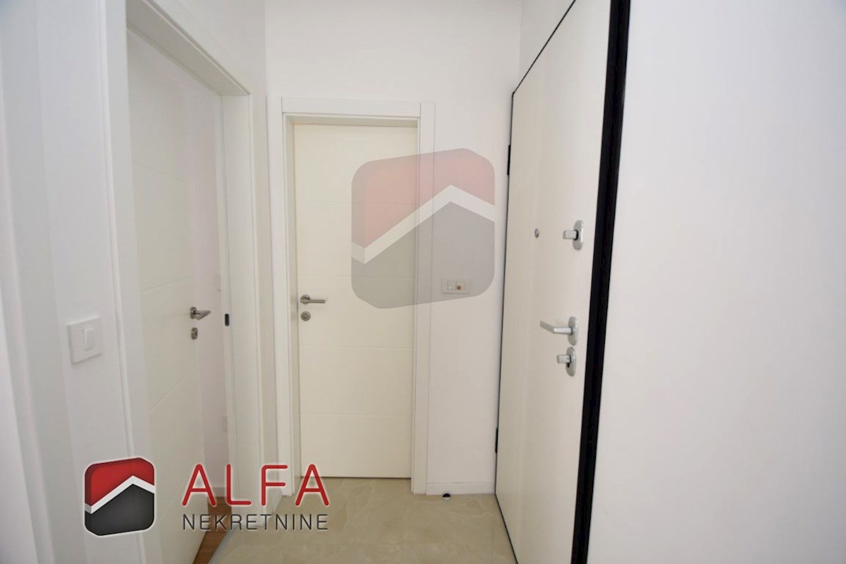 Croazia, centro di Vodice – in vendita: appartamento nuovo con due camere da letto, primo piano