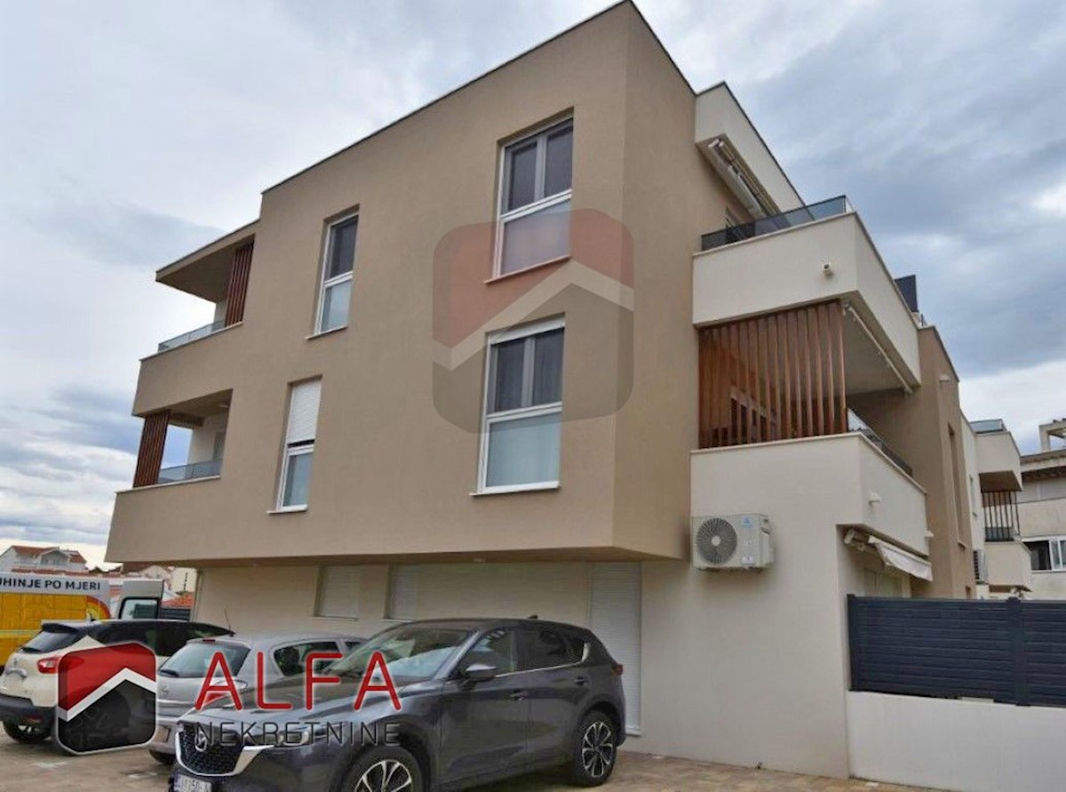 Croazia, centro di Vodice – in vendita: appartamento nuovo con due camere da letto, primo piano