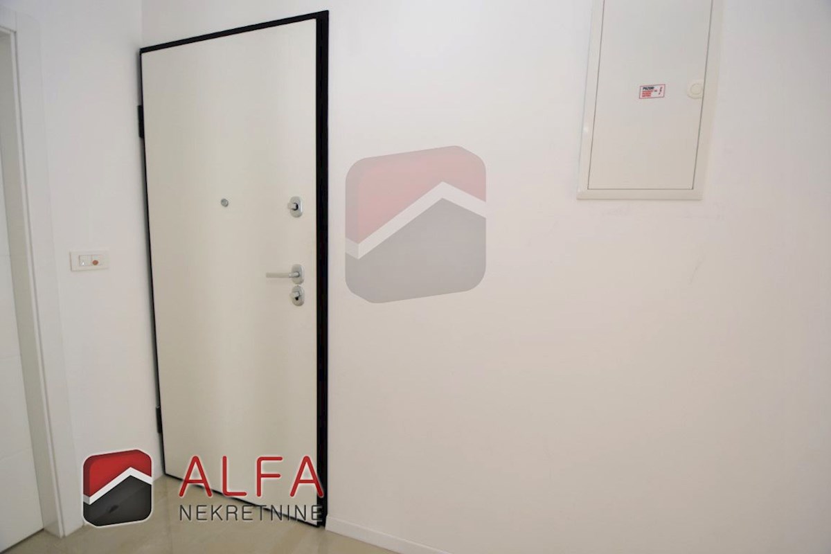 Croazia, centro di Vodice – in vendita: appartamento nuovo con due camere da letto, primo piano