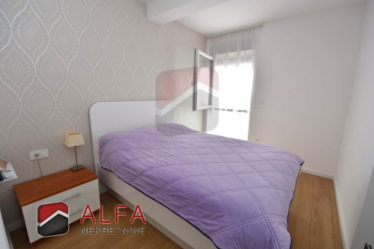 Croazia, centro di Vodice – in vendita: appartamento nuovo con due camere da letto, primo piano