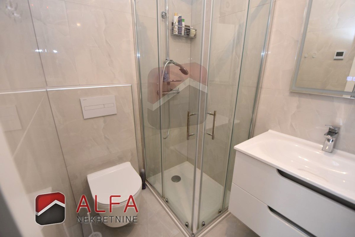 Croazia, centro di Vodice – in vendita: appartamento nuovo con due camere da letto, primo piano