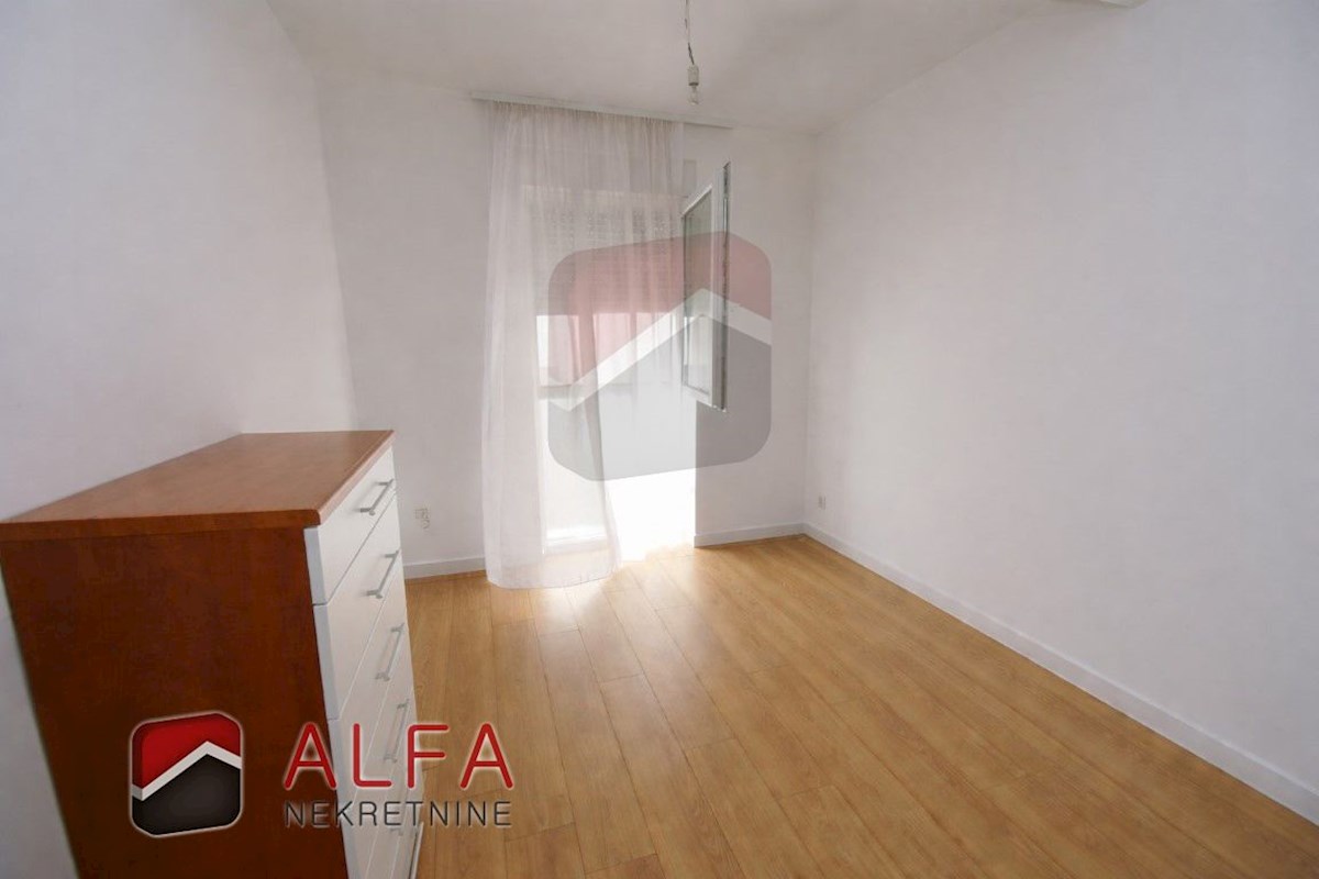 Croazia, centro di Vodice – in vendita: appartamento nuovo con due camere da letto, primo piano