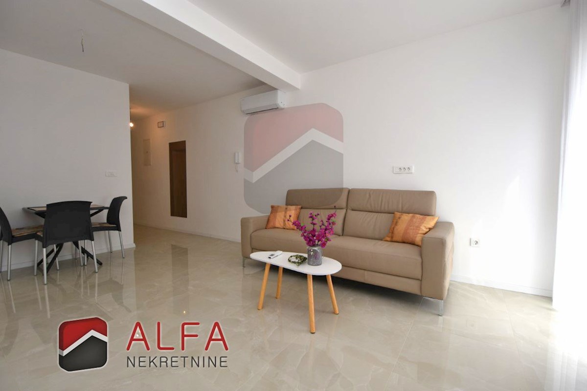 Croazia, centro di Vodice – in vendita: appartamento nuovo con due camere da letto, primo piano