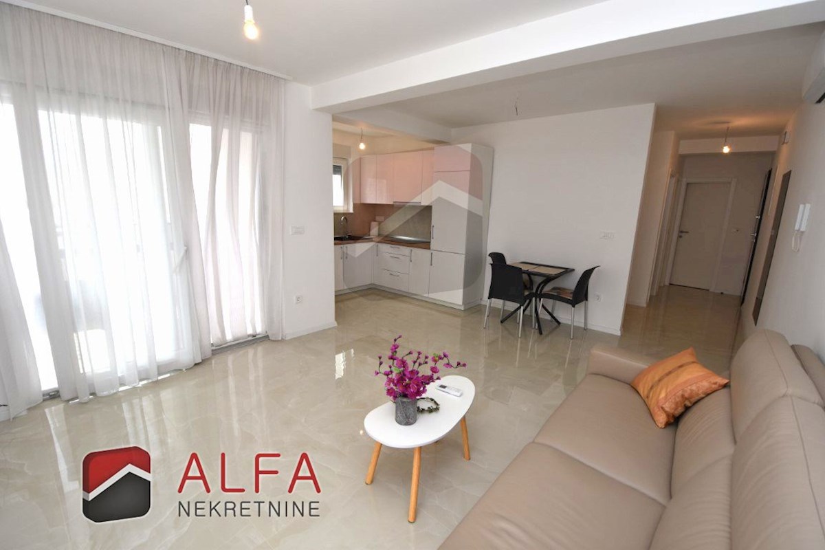 Croazia, centro di Vodice – in vendita: appartamento nuovo con due camere da letto, primo piano