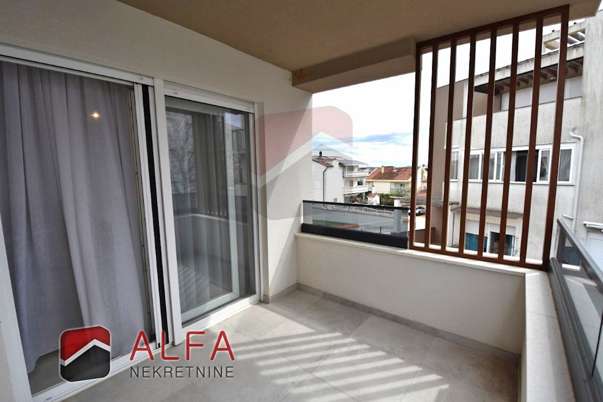 Croazia, centro di Vodice – in vendita: appartamento nuovo con due camere da letto, primo piano