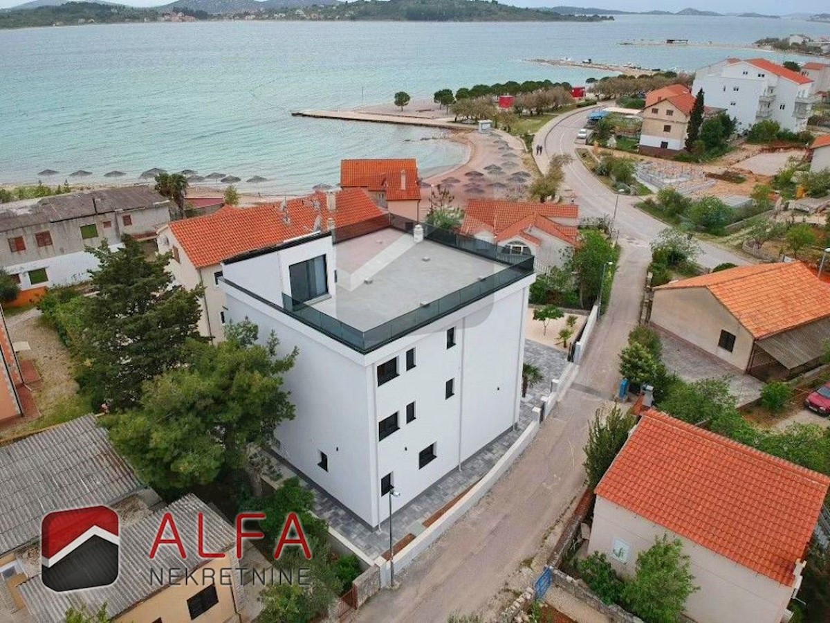 Croazia, Vodice, Srima, nuova casa moderna con 5 appartamenti in vendita, seconda fila al mare, con una fantastica vista sul mare