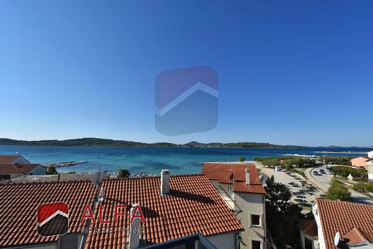 Croazia, Vodice, Srima, nuova casa moderna con 5 appartamenti in vendita, seconda fila al mare, con una fantastica vista sul mare