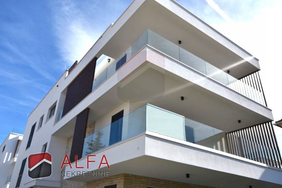 Vodice centro, ATTRAENTE, vendesi appartamento trilocale al secondo piano con terrazza sul tetto ​