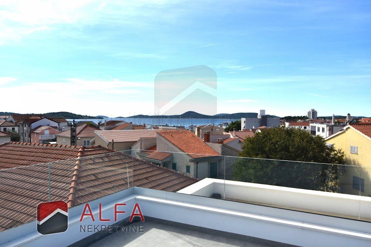 Vodice centro, ATTRAENTE, vendesi appartamento trilocale al secondo piano con terrazza sul tetto ​