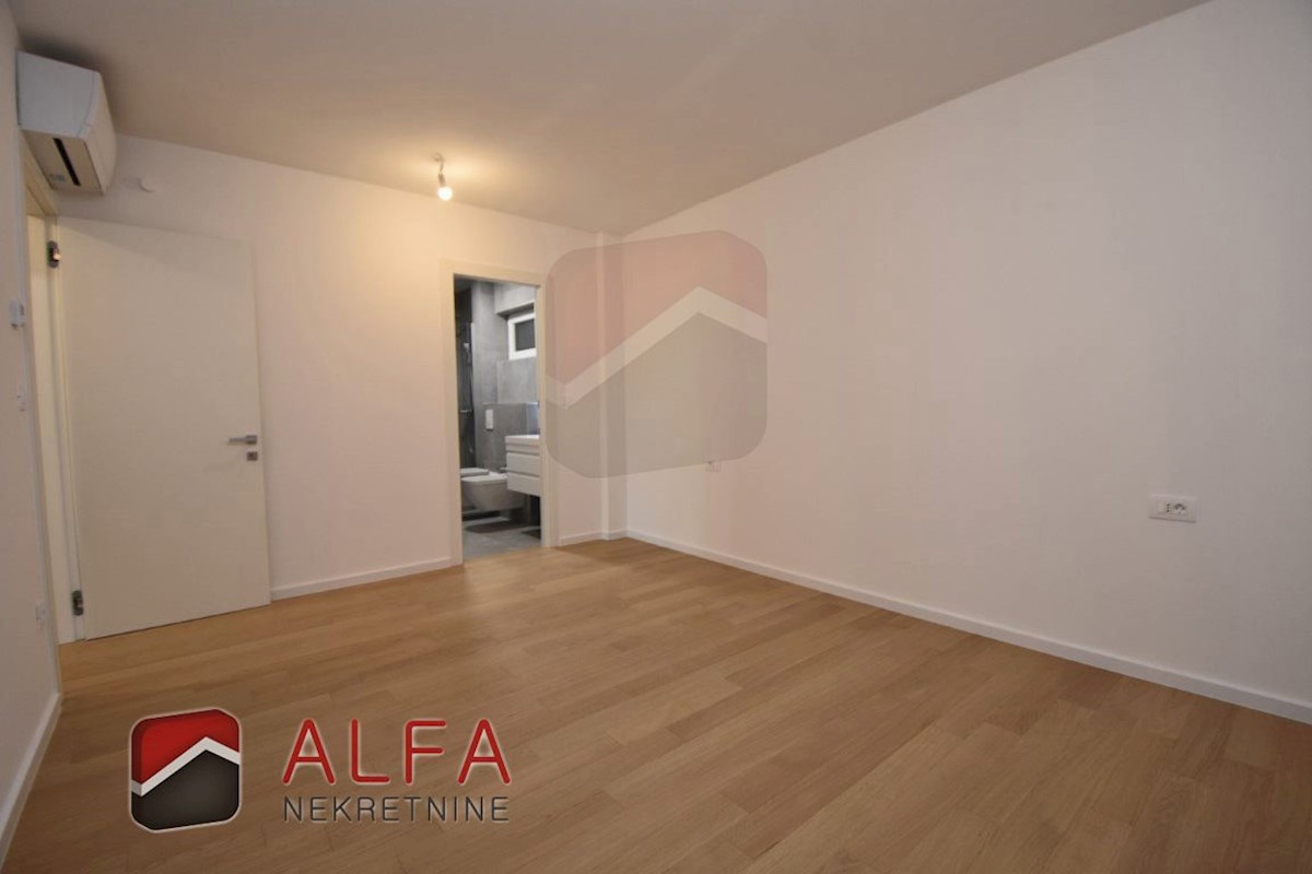 Vodice centro, ATTRAENTE, vendesi appartamento trilocale al secondo piano con terrazza sul tetto ​