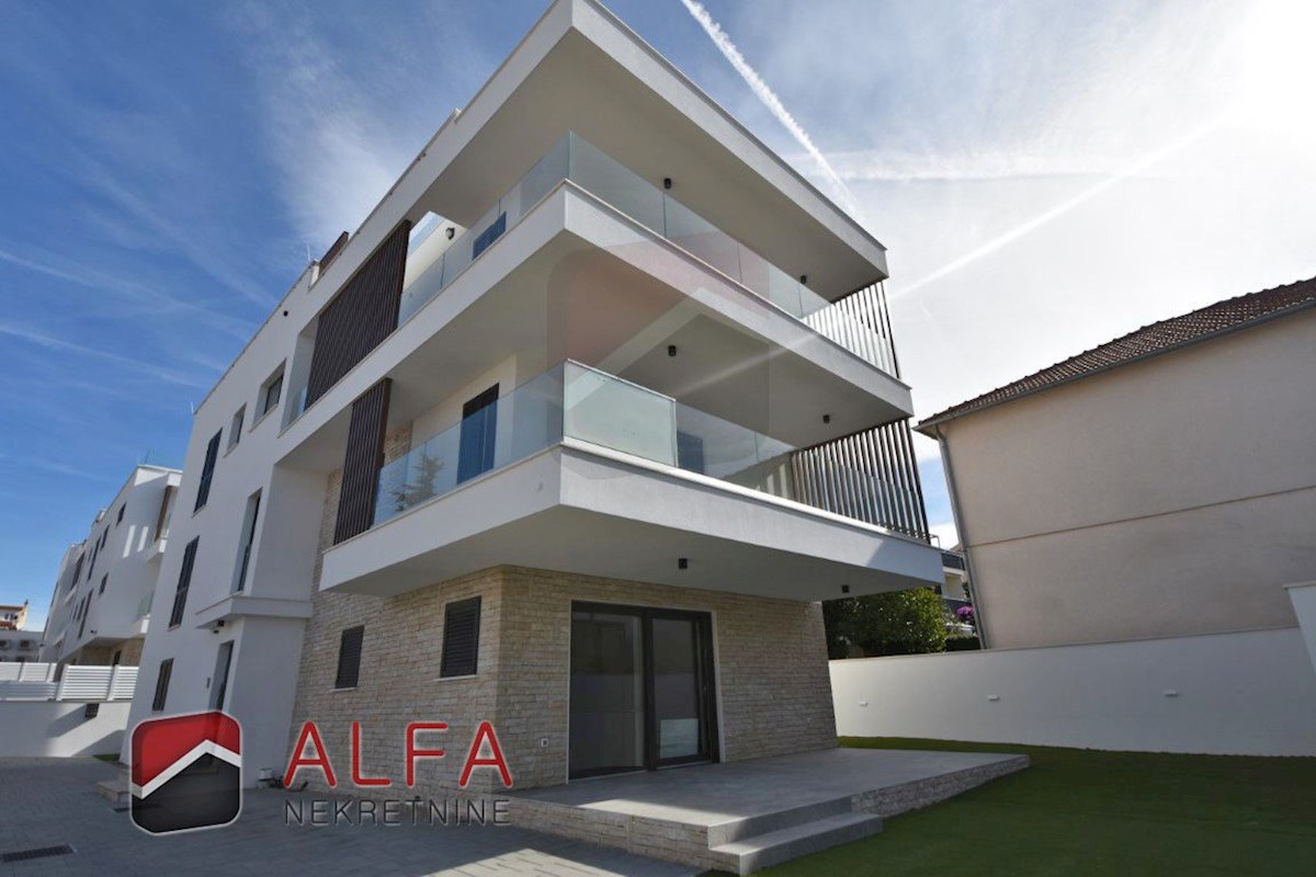 Vodice centro, ATTRAENTE, vendesi appartamento trilocale al secondo piano con terrazza sul tetto ​