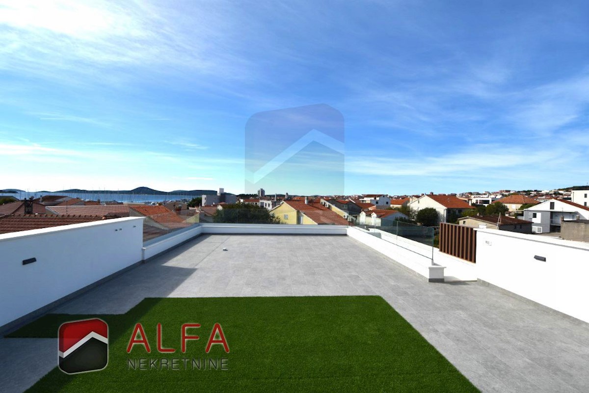 Vodice centro, ATTRAENTE, vendesi appartamento trilocale al secondo piano con terrazza sul tetto ​