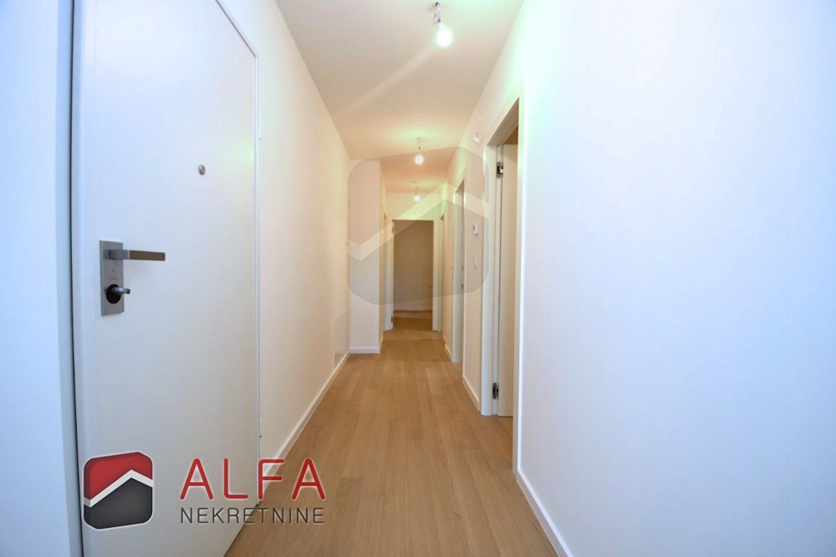 Vodice centro, ATTRAENTE, vendesi appartamento trilocale al secondo piano con terrazza sul tetto ​