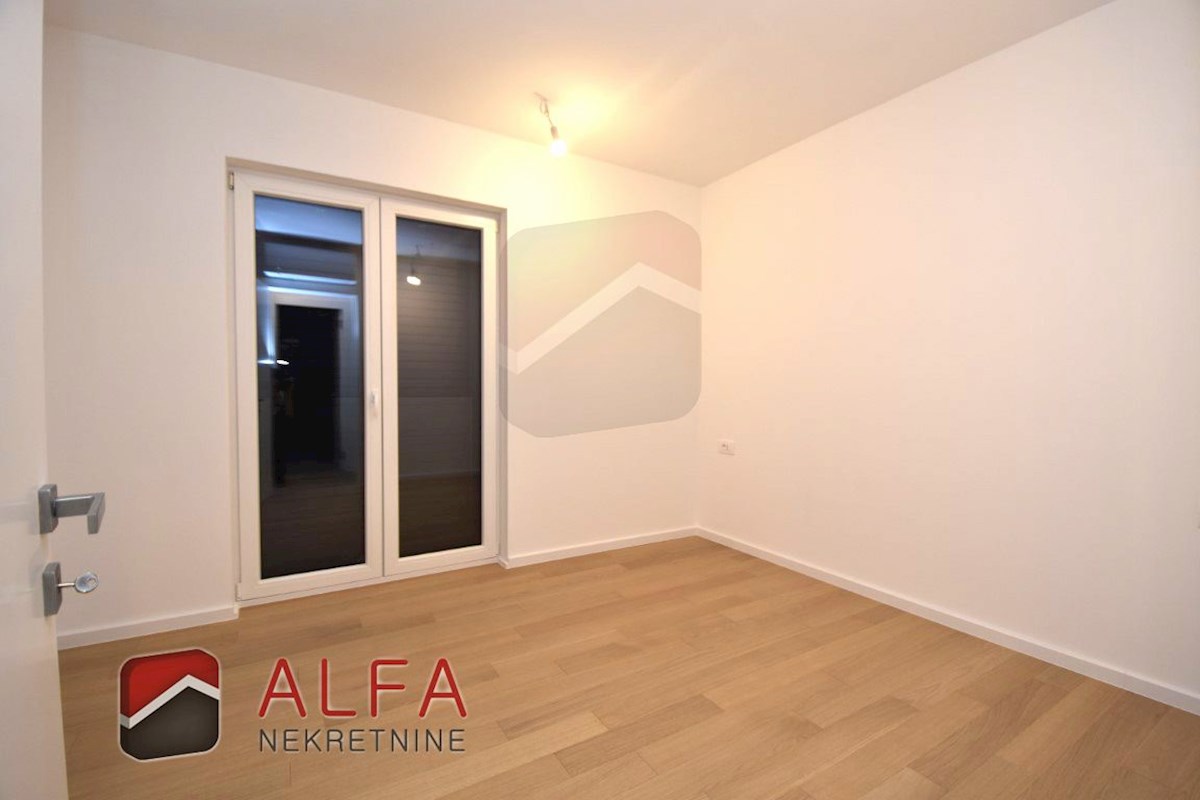 Vodice centro, ATTRAENTE, vendesi appartamento trilocale al secondo piano con terrazza sul tetto ​