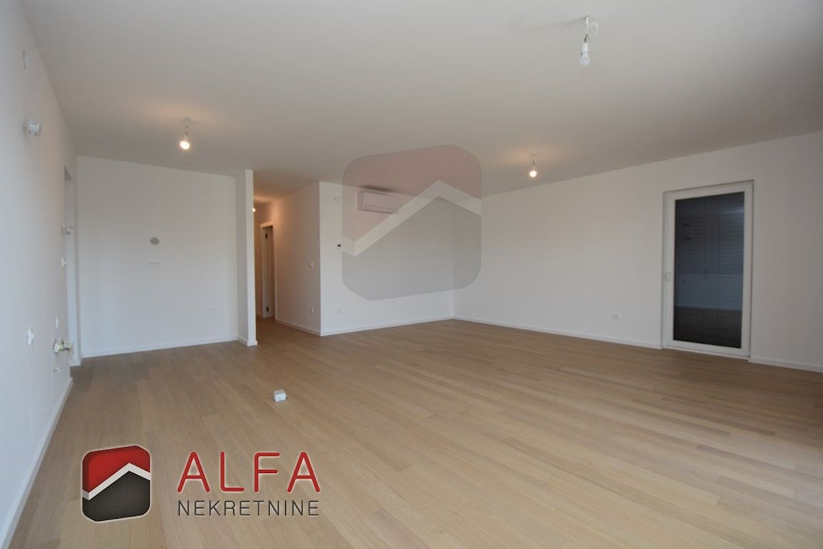 Vodice centro, ATTRAENTE, vendesi appartamento trilocale al secondo piano con terrazza sul tetto ​